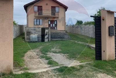 Casă cu 10 camere cu Teren 600 Mp în Bucovăț