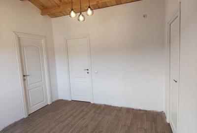 Casă cu 2 camere decomandat cu Teren 606 Mp în Central - 7