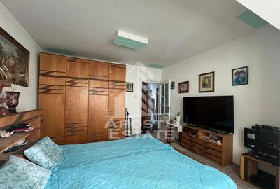 Apartament cu 3 camere, decomandat,2 bai, 2 balcoane, cen...
