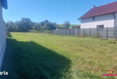 Teren de 1500 mp, în Roșia - 2