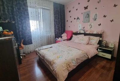 Apartament cu 3 camere decomandat în Runcu - 4