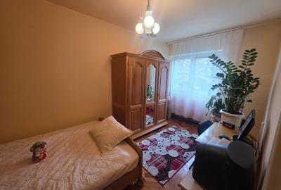 Vand apartament 2 camere et.2 Zamfirescu - 3