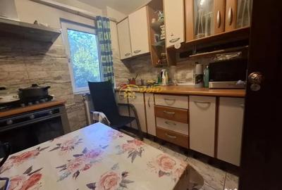 Apartament cu 3 camere decomandat, mobilat în Podul de Piatră