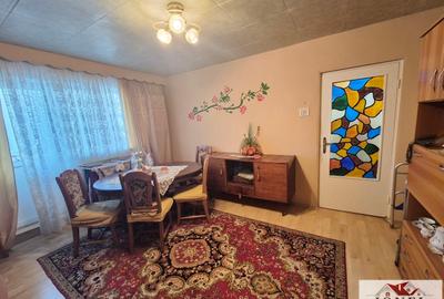 Apartament cu 3 camere decomandat, mobilat în Est