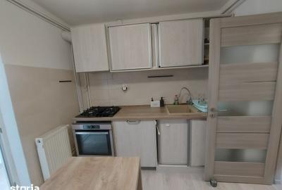 Apartament cu 3 camere decomandat în Micro 4 - 12