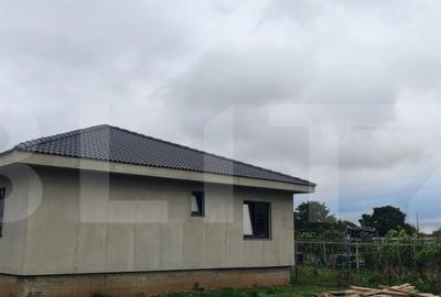 Casa semifinisata cu gard imprejmuitor in Livada de Bihor, l - 7