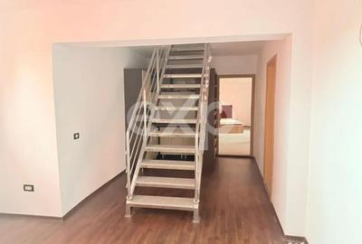 Casă cu 10 camere cu Teren 100 Mp în Izvoare - 1