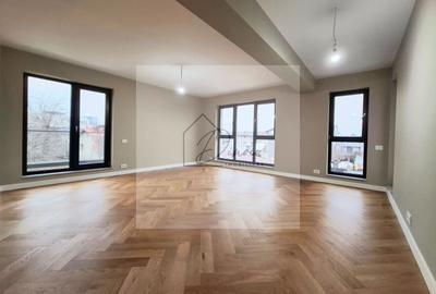 Apartament cu 3 camere decomandat, mobilat în Băneasa