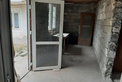 Casă cu 4 camere cu Teren 1425 Mp în Central - 2