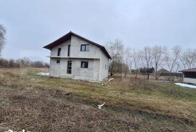 Casă cu 3 camere cu Teren 400 Mp în Răzvad - 1