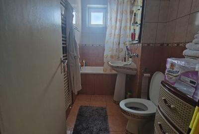 3 camere - zona Han - etaj 3/4 - decomandat - 63 mp - balcon - 7