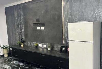 Apartament cu 2 camere semidecomandat, mobilat în Central