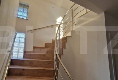 Casă cu 5 camere cu Teren 393 Mp în Bordei - 1