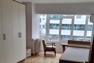 Apartament cu 3 camere decomandat, mobilat în Centrul Civic - 1