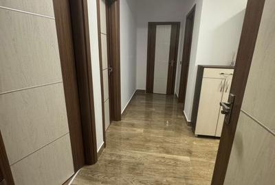 Apartament cu 3 camere, mobilat în Tractorul - 1