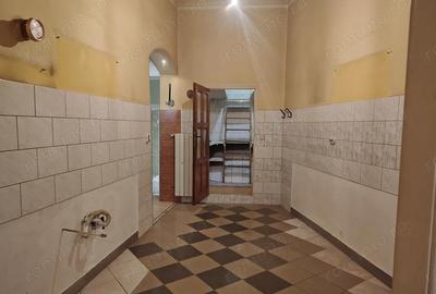 Apartament cu 3 camere semidecomandat în Eminescu