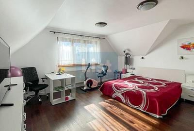 Casă cu 5 camere cu Garaj în Văliug - 19