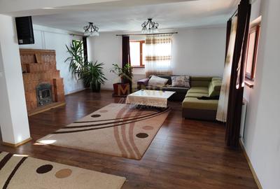 Casă individuală cu 6 camere cu Teren 2756 Mp în Băicoi - 2