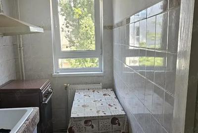 Apartament cu 3 camere semidecomandat în Viziru 1 - 3