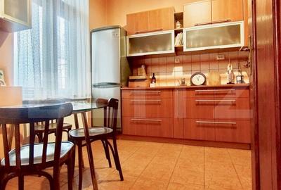 Cladire istorica, 130 mp, 4 camere-balcon si view spectaculos- Piata Romanilor - 9