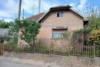 Casă cu 3 camere cu Teren 420 Mp în Central - 1