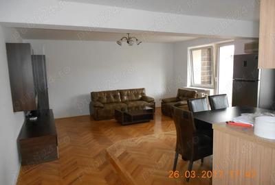 Apartament cu 3 camere decomandat în Central - 1