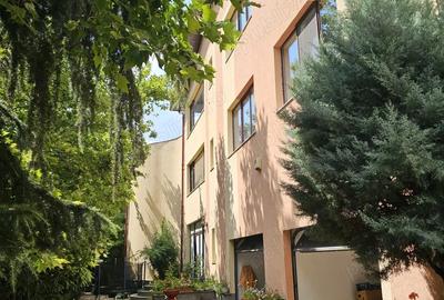 Casă cu 6 camere cu Teren 1250 Mp în Central