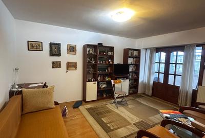Apartament cu 2 camere decomandat, mobilat în Galata