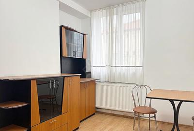 Apartament cu 3 camere pe strada Republicii - 1