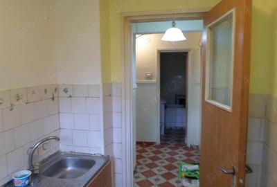 Vanzare apartament 3 camere, decomandat, parter in Ploiesti, zona Cina comision 0 - 7