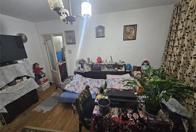 Apartament cu 3 camere nedecomandat în Micro III - 12