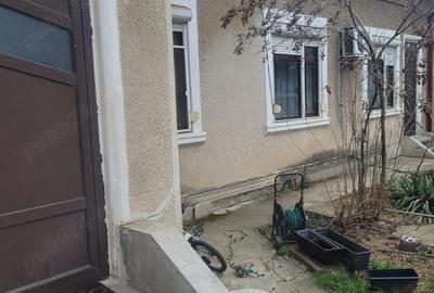 Casă cu 4 camere cu Teren 435 Mp în Central - 1