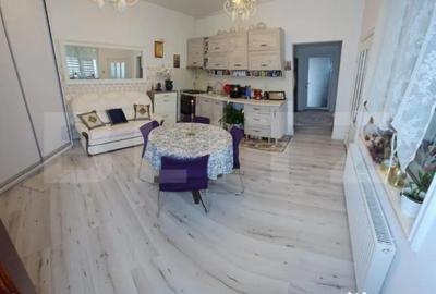 Casă cu 5 camere cu Teren 2400 Mp în Libertății - 1