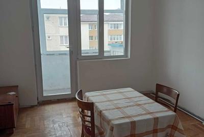 Apartament cu 3 camere în Târgu Neamț - 2