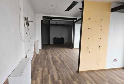 Spațiu comercial, de 102 mp, în Central - 2