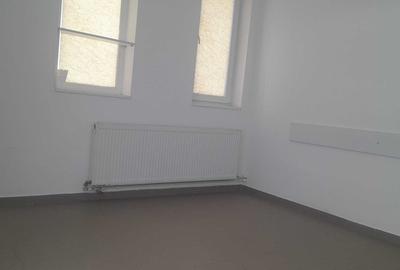 Spațiu comercial, de 50 mp, în Central - 3