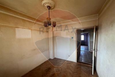 Apartament cu 4 camere decomandat în Central - 2