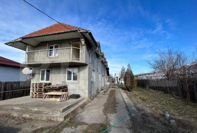 Casă cu 4 camere cu Teren 2083 Mp în Central
