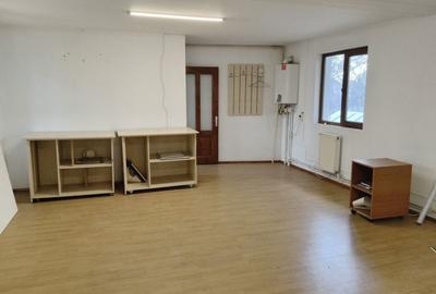 Casă cu 4 camere în Central - 3