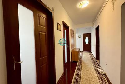 Apartament cu 3 camere decomandat, mobilat în 7 Noiembrie - 10