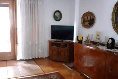 Casă cu 6 camere în Șagului