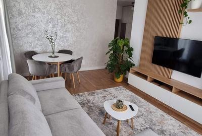 Apartament cu 3 camere decomandat în Titan