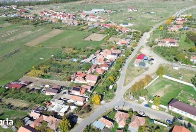 Casă cu 2 camere cu Teren 1439 Mp în Sânmartin - 1