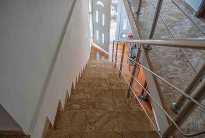 Casă individuală cu 10 camere cu Garaj în Chitila - 29