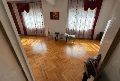 Casă cu 4 camere în Central - 1