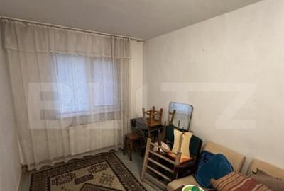 Apartament cu 4 camere semidecomandat în Craiovița Nouă - 2