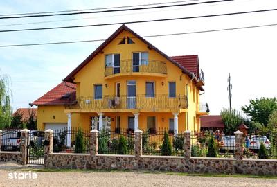 Casă cu 8 camere cu Teren 1200 Mp în Sânmartin - 3
