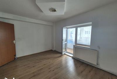 Apartament cu 3 camere decomandat în Central - 8