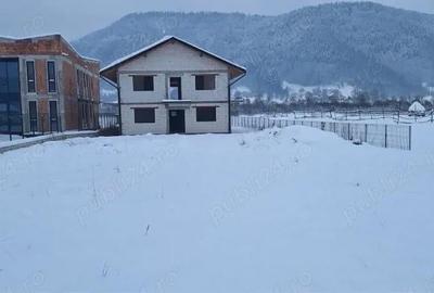 Casă cu Teren 2689 Mp în Vișeu de Mijloc - 3