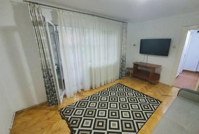 Apartament cu 2 camere semidecomandat, mobilat în Tătărași